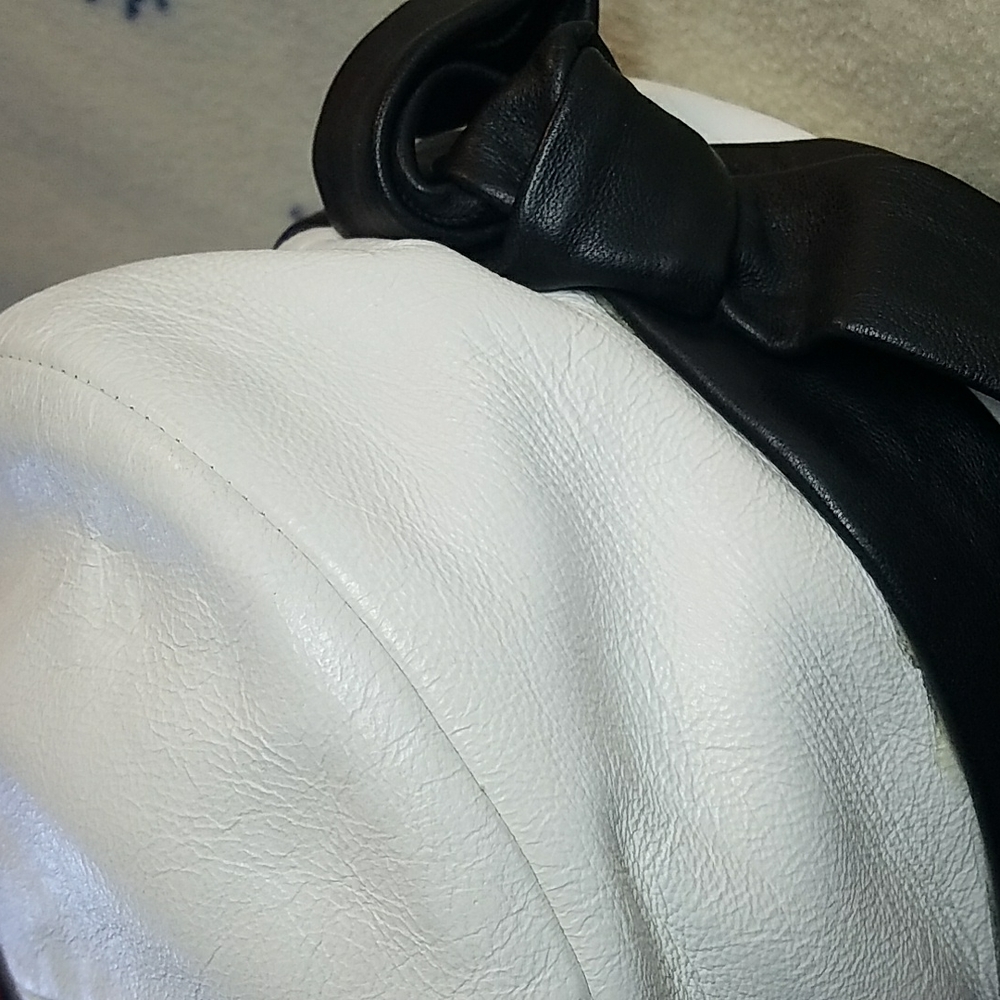 Christian Dior 'Miss Dior' 1960's Vintage Leather White and Black Mod Cloche Hat - Picture 13 of 14